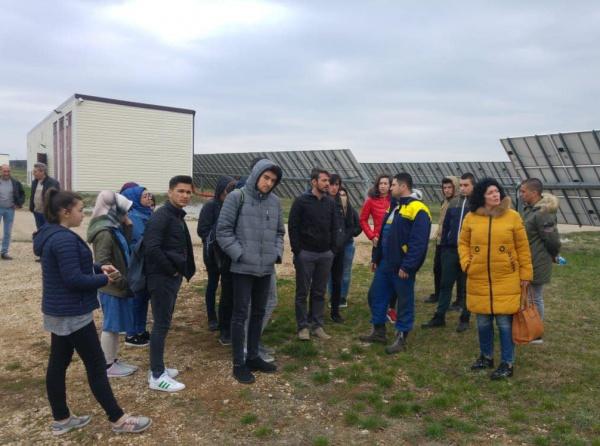 Öğrencilerimiz Bulgaristan´da güneş enerjisinden elektrik üretim tesisini ziyaret etti.