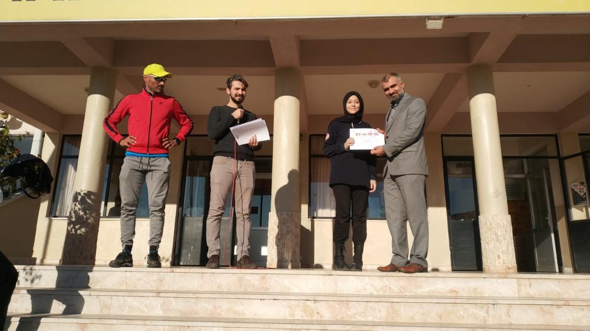 AB Erasmus+ kapsamında Romanya hareketliliğine katılan öğrencilerimize sertifikaları verildi.
